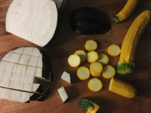 quiche di melanzane e zucchine gialle gourmama taglio verdure