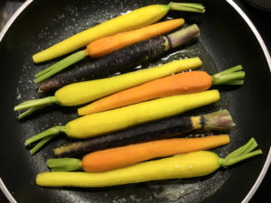carote colorate glassate in padella