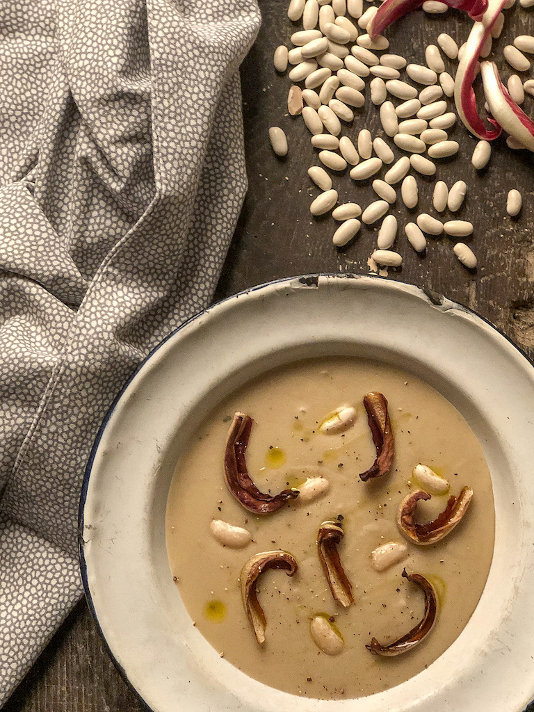 crema di fagioli cannellini con radicchio tardivo al forno presentazione dettaglio