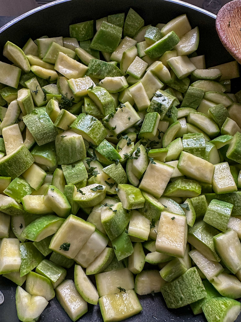 crostata di zucchine alla menta preparazione