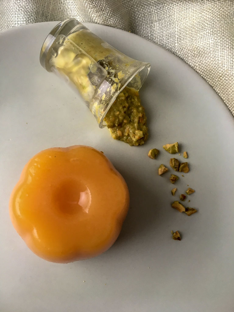 gelo al melone con crema di pistacchio presentazione dettaglio