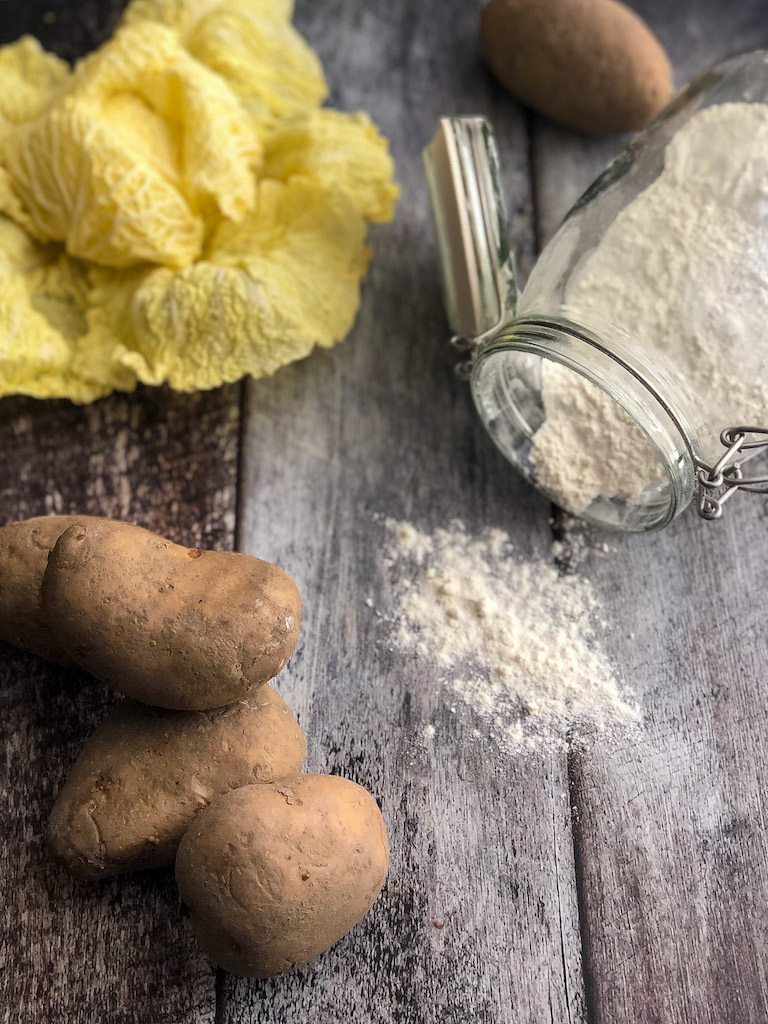 gnocchi allo stracchino con verza porro e speck ingredienti