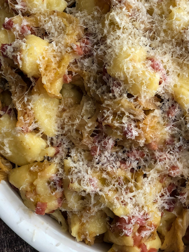 gnocchi allo stracchino con verza porro e speck presentazione dettaglio