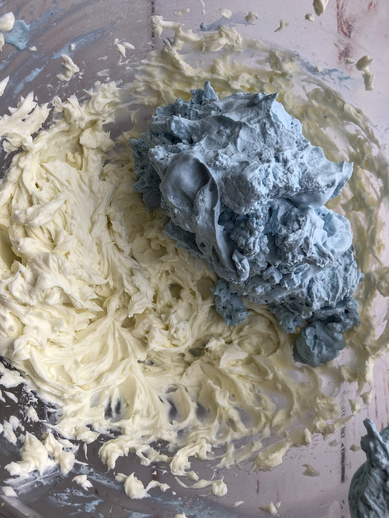 sponge cake ai mirtilli e butterfly pea preparazione_8